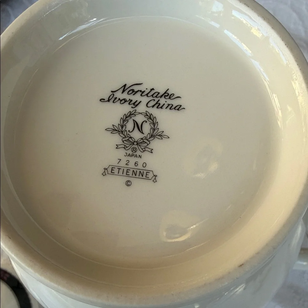 Like new  Noritake Etienne White Porcelain Coffee Pot with lid 10.5” 5 cups